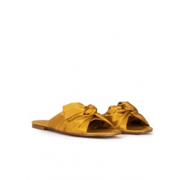 Bow detailed flat sandals in mustard satin Pura López