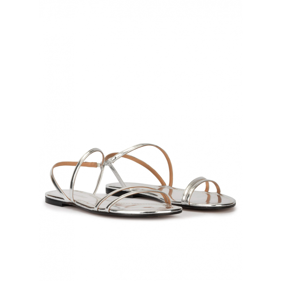 Strappy flat sandals in silver mirrored leather