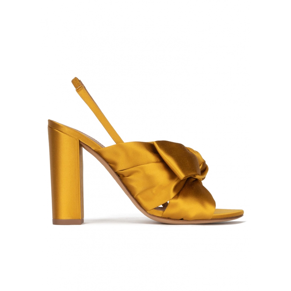 Bow-detailed high block heel sandals in mustard satin