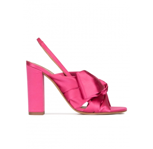 High block heel sandals in fuchsia satin Pura López