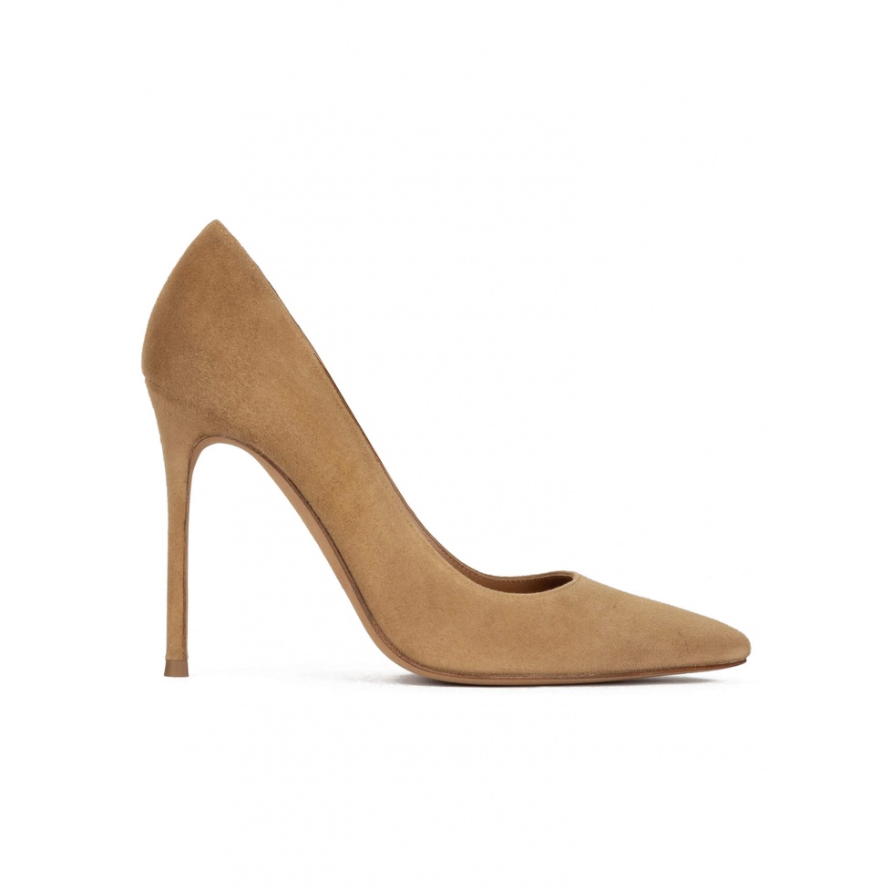 High heel point-toe pumps in camel suede