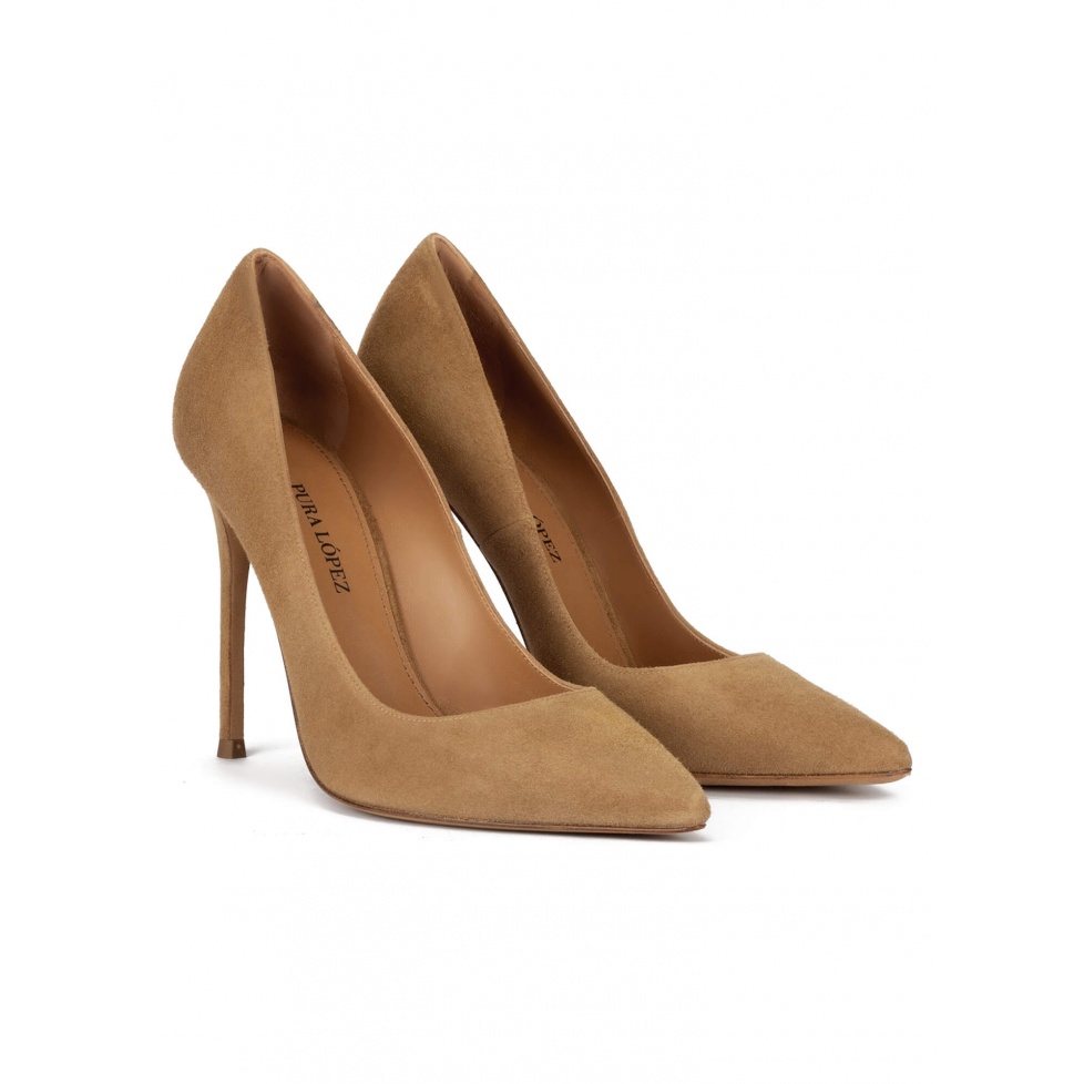 High heel point-toe pumps in camel suede