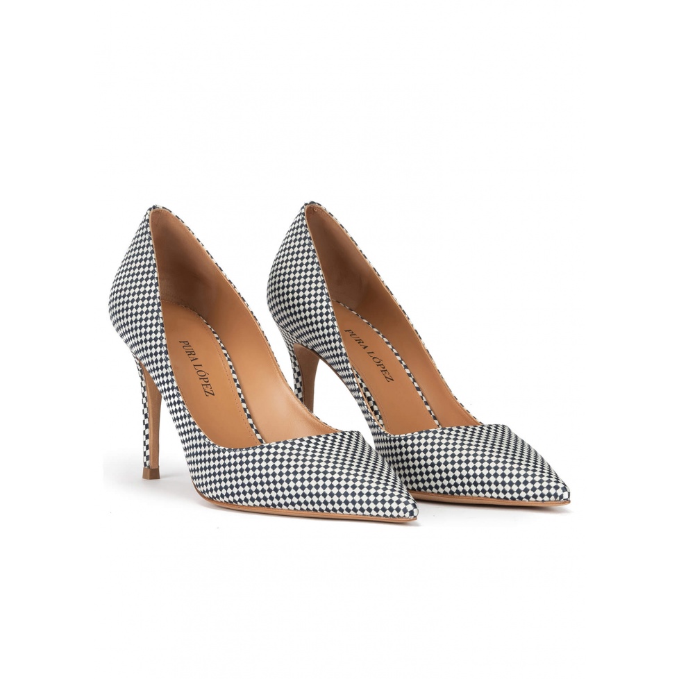 Point-toe high heel pumps in white-blue checked fabric