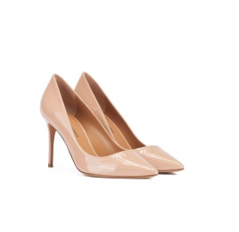 Pointy toe high heel pumps in nude patent leather Pura López