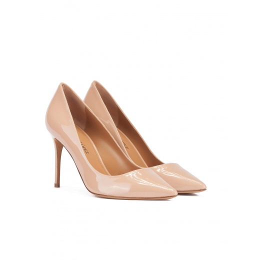 Pointy toe high heel pumps in nude patent leather Pura López