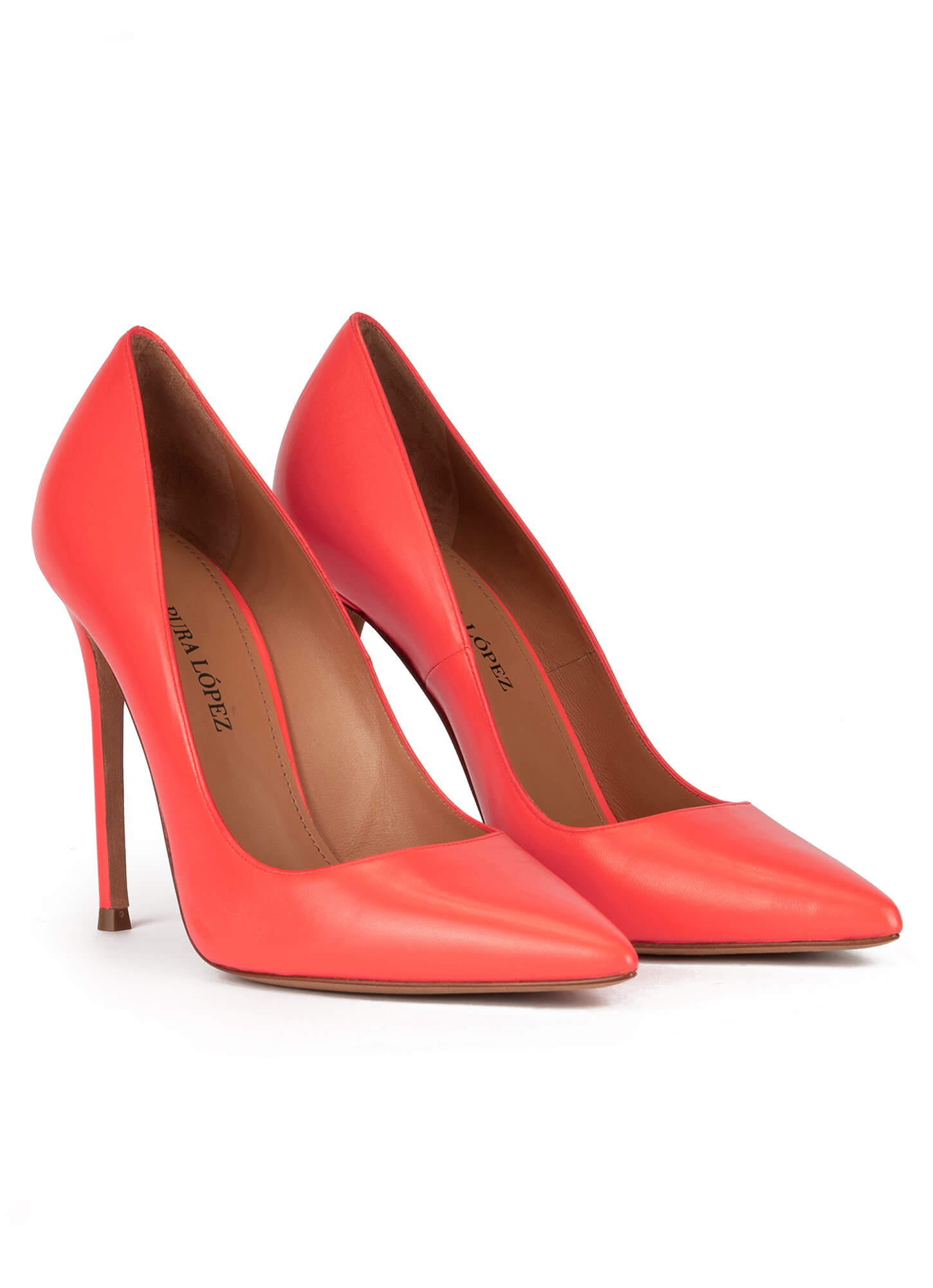 cirujano Ídolo esposas Zapatos de salón de punta afilada y tacón stiletto en coral . PURA LOPEZ