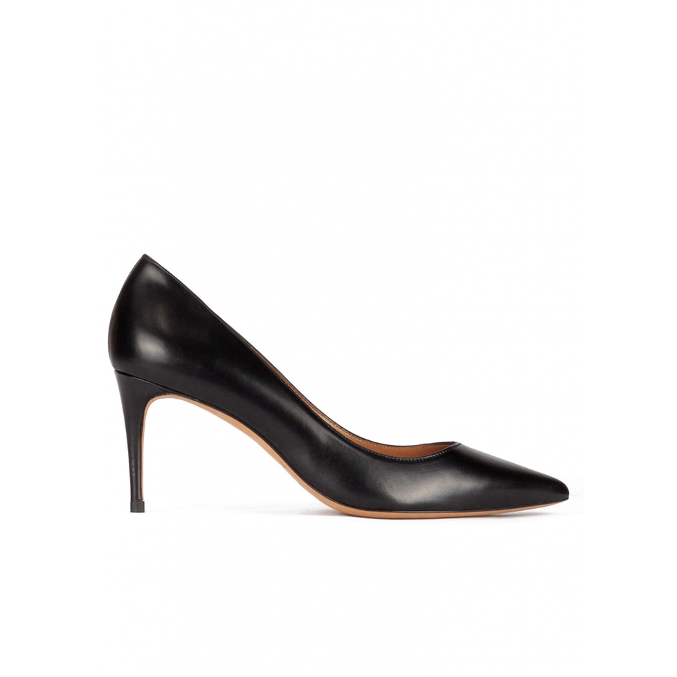 Point-toe mid heel pumps in black leather