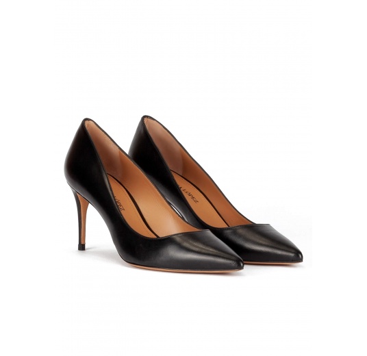 Point-toe mid heel pumps in black leather Pura López