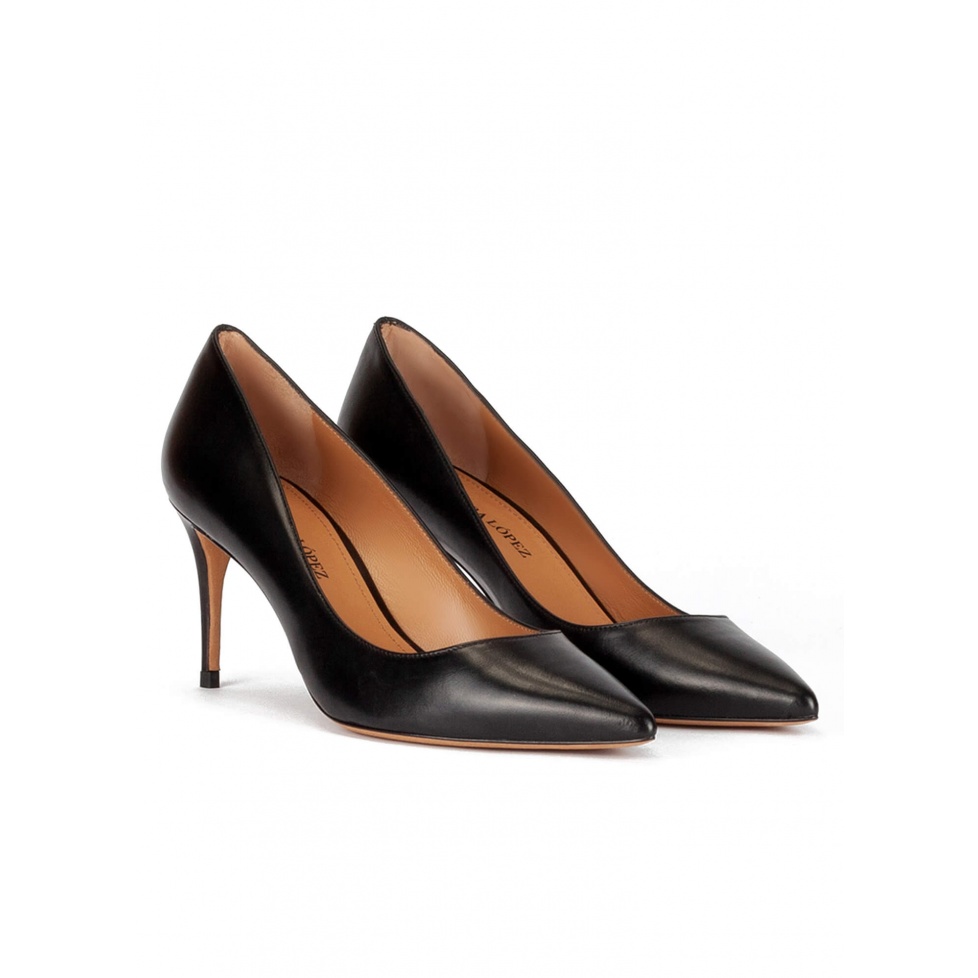 Point-toe mid heel pumps in black leather