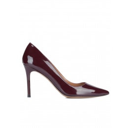 Burgundy patent sleek pointed toe pumps Pura López