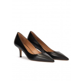 Mid heel pumps in black calf leather Pura López