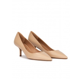 Mid-heeled pointed toe pumps in beige leather Pura López