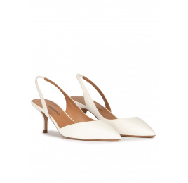 Slingback low heel pumps in offwhite leather Pura López