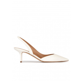 Slingback low heel pumps in offwhite leather Pura López