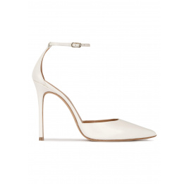 Ankle strap heeled pumps in off-white leather Pura López