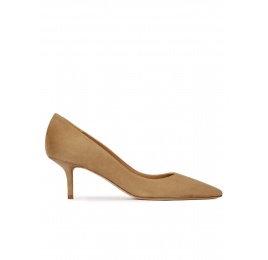 Mid heel point-toe pumps in camel suede Pura López