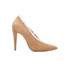 V-cut high heel pumps in camel suede with woolen stitching Pura López