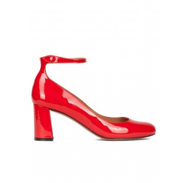 Ankle strap block heel shoes in red patent leather Pura López