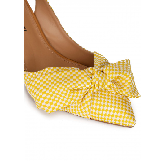 Bow detailed mid heel pumps in yellow and white checked fabric Pura López
