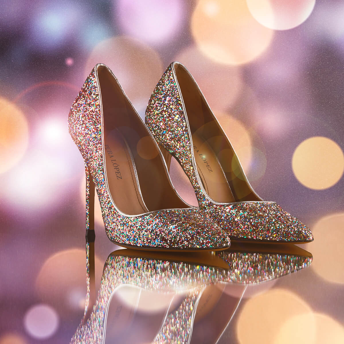 Zapatos de salón con tacón alto en glitter multicolor . PURA LOPEZ