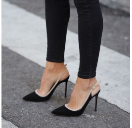 Zapatos de tacón destalonados en color negro Pura López