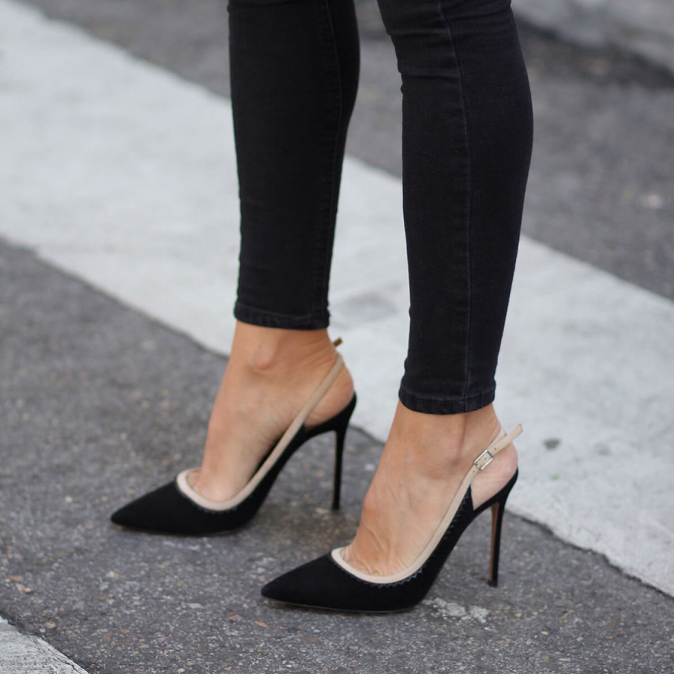 Heeled pointy toe pumps in black suede