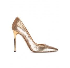 Zapatos dorados de tacón y punta fina con lentejuelas Pura López