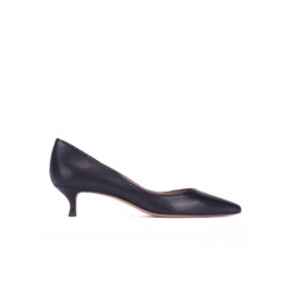 Mid-heeled pointed toe pumps in black textured leather Pura López
