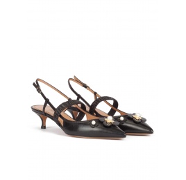 Slingback kitten heel pumps in black leather Pura López