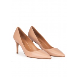 Mid heel sharp point-toe pumps in nude leather Pura López