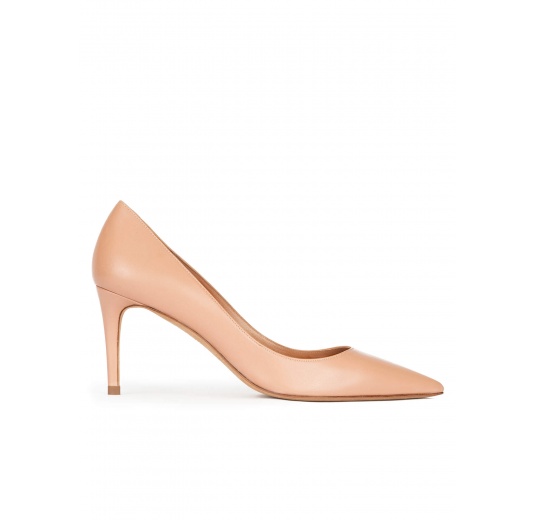 Mid heel sharp point-toe pumps in nude leather Pura López