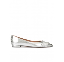 Ruffled point-toe flat shoes in silver leather Pura López
