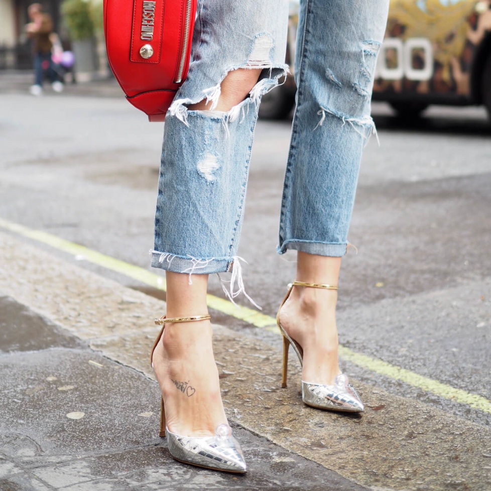 Ankle strap heeled shoes in striped silver fabric