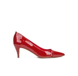 Zapatos de salón con tacón medio en charol rojo Pura López