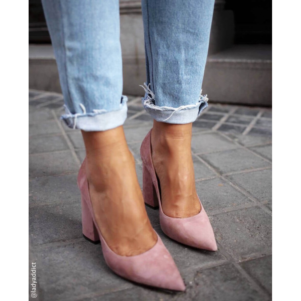 High block heel pumps in pink suede