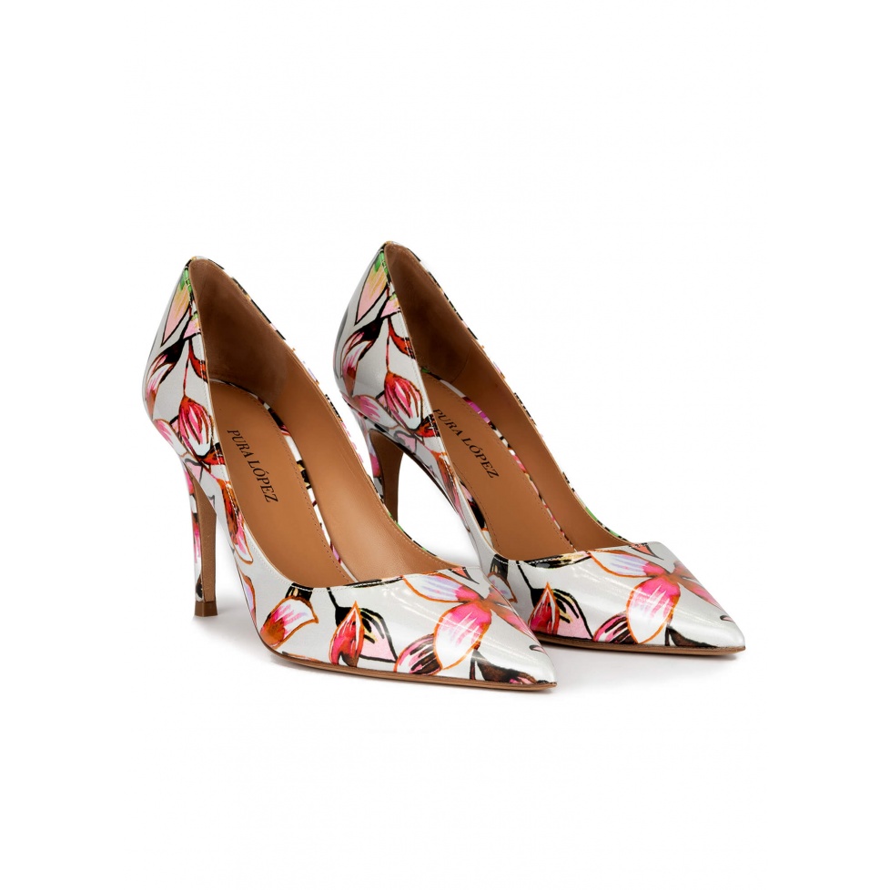 Pointed toe high heel pumps in floral print fabric