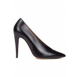 V-cut high heel pumps in black leather and suede Pura López