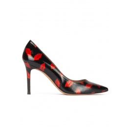Zapatos negros de tacón alto con print de labios Pura López