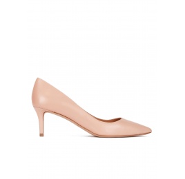 Zapatos de tacón medio y punta fina en piel nude Pura López
