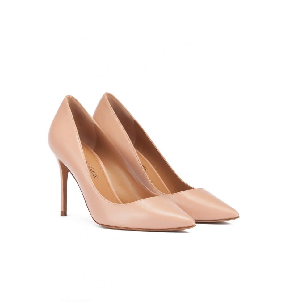 Point-toe high heel pumps in nude leather