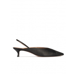 Black low heel slingback pumps in black raffia Pura López