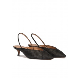 Black low heel slingback pumps in black raffia Pura López