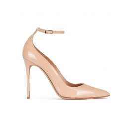 Zapatos de tacón fino en charol nude con pulsera en el tobillo Pura López