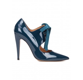 Zapatos de tacón alto en charol azul petróleo con cordones Pura López