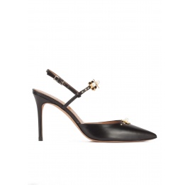 Flower detailed heeled slingback shoes in black leather Pura López