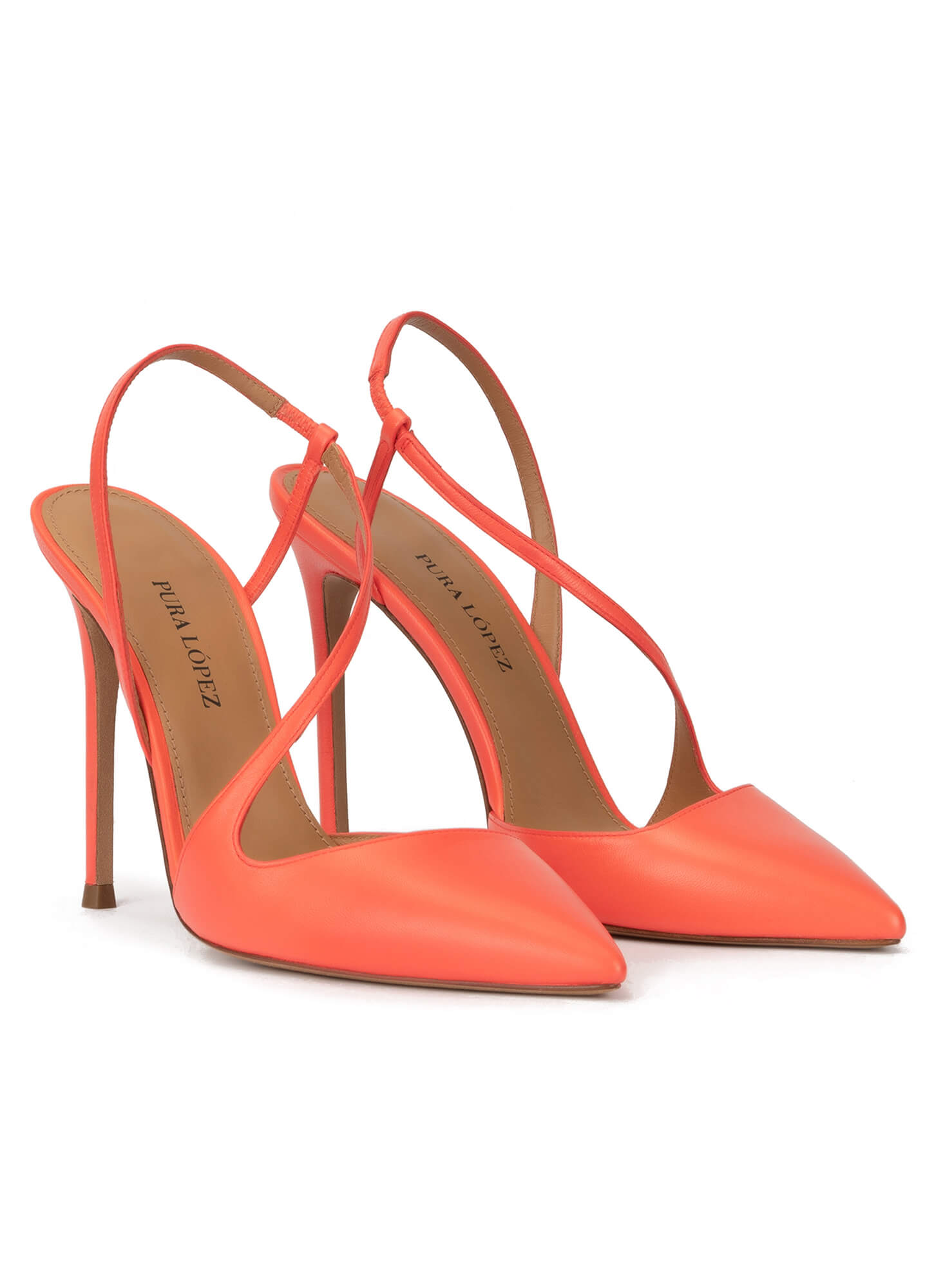 Zapatos destalonados con tacón stiletto en piel color coral . PURA