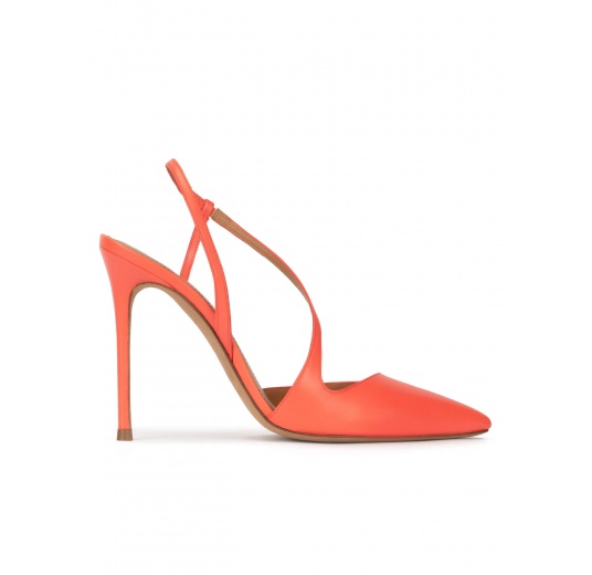 Heeled pointy toe sligback pumps in coral leather Pura López