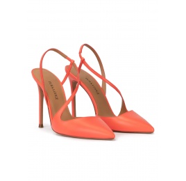 Heeled pointy toe sligback pumps in coral leather Pura López