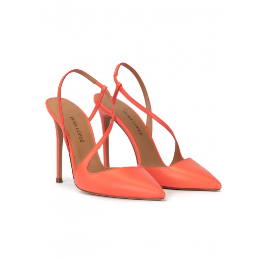 Heeled pointy toe sligback pumps in coral leather Pura López