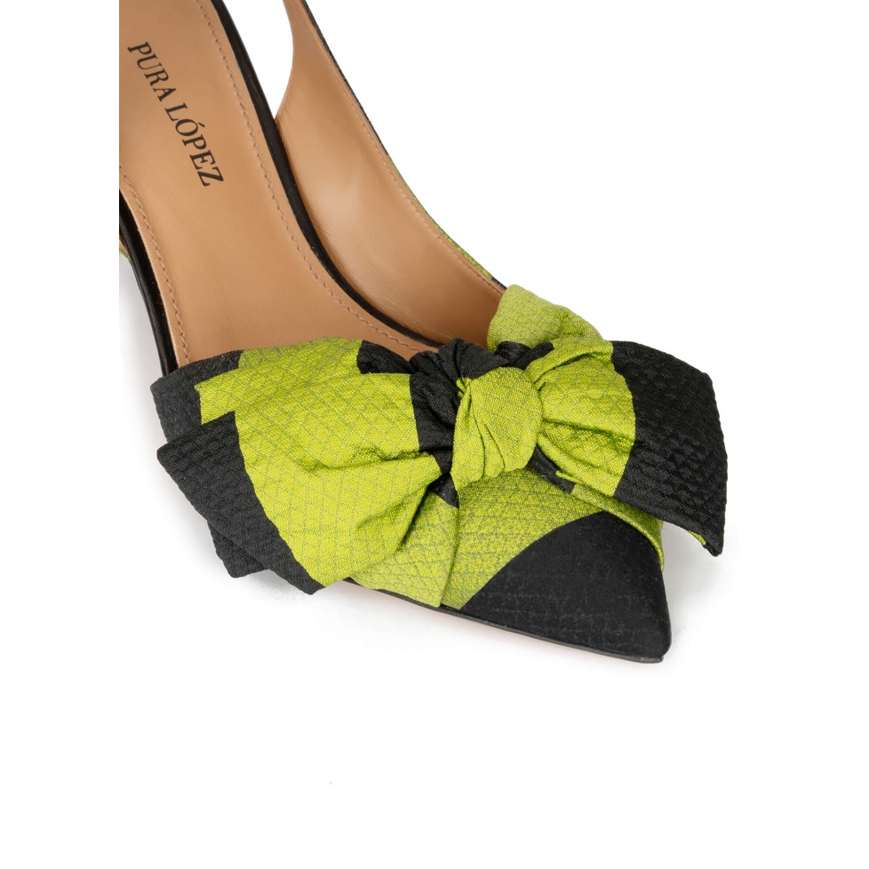 Bow detailed mid heel pumps in green and black fabric